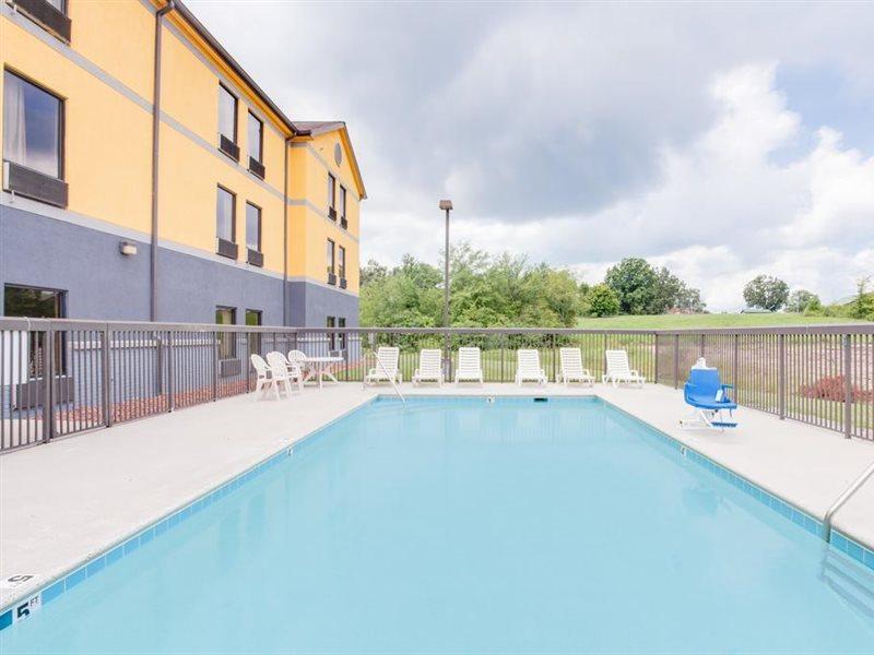 Super 8 By Wyndham Crossville Tn Εξωτερικό φωτογραφία