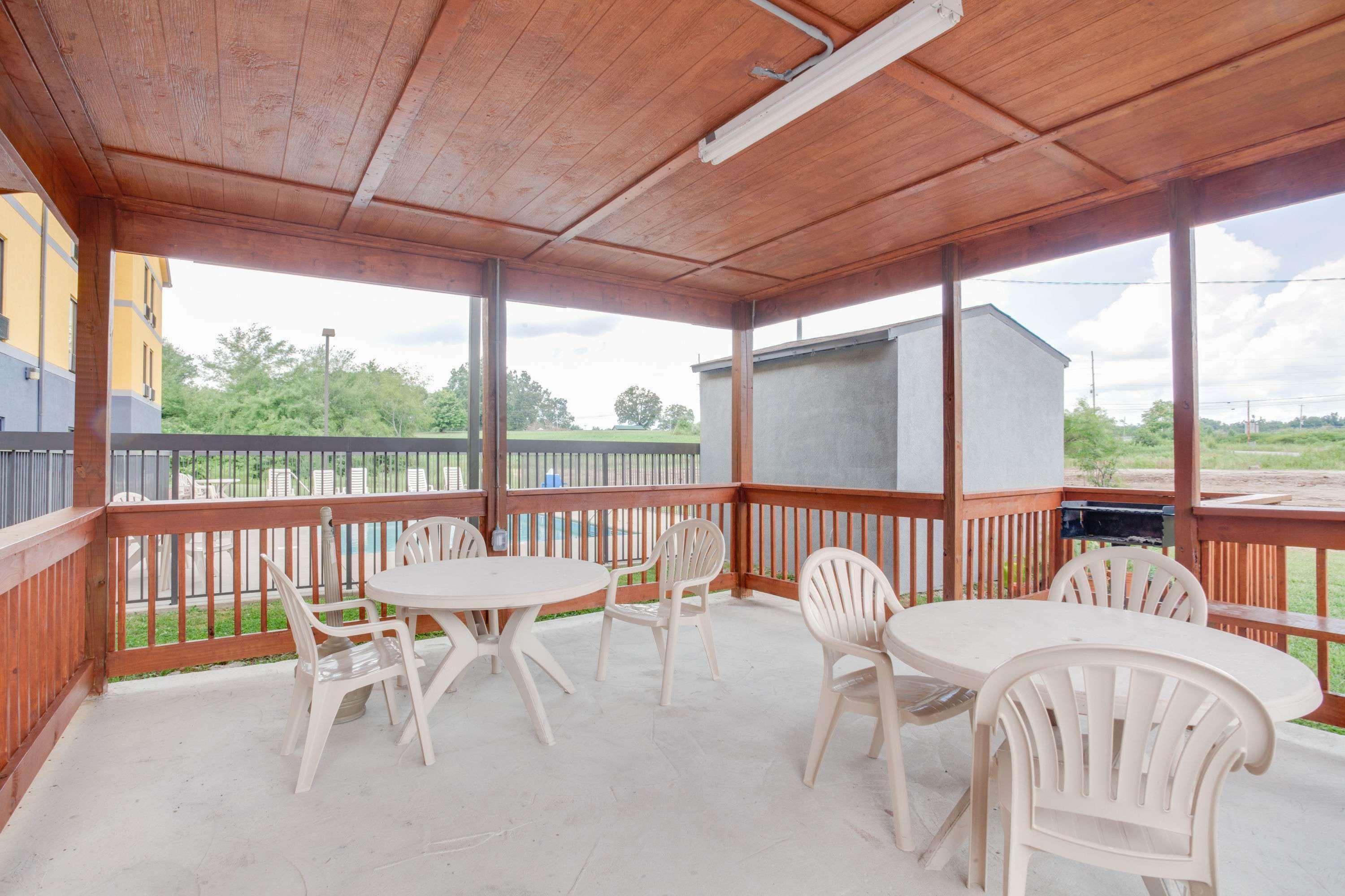Super 8 By Wyndham Crossville Tn Εξωτερικό φωτογραφία