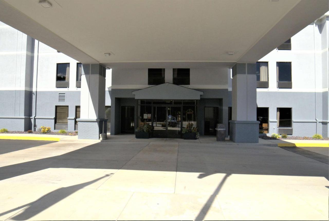 Super 8 By Wyndham Crossville Tn Εξωτερικό φωτογραφία