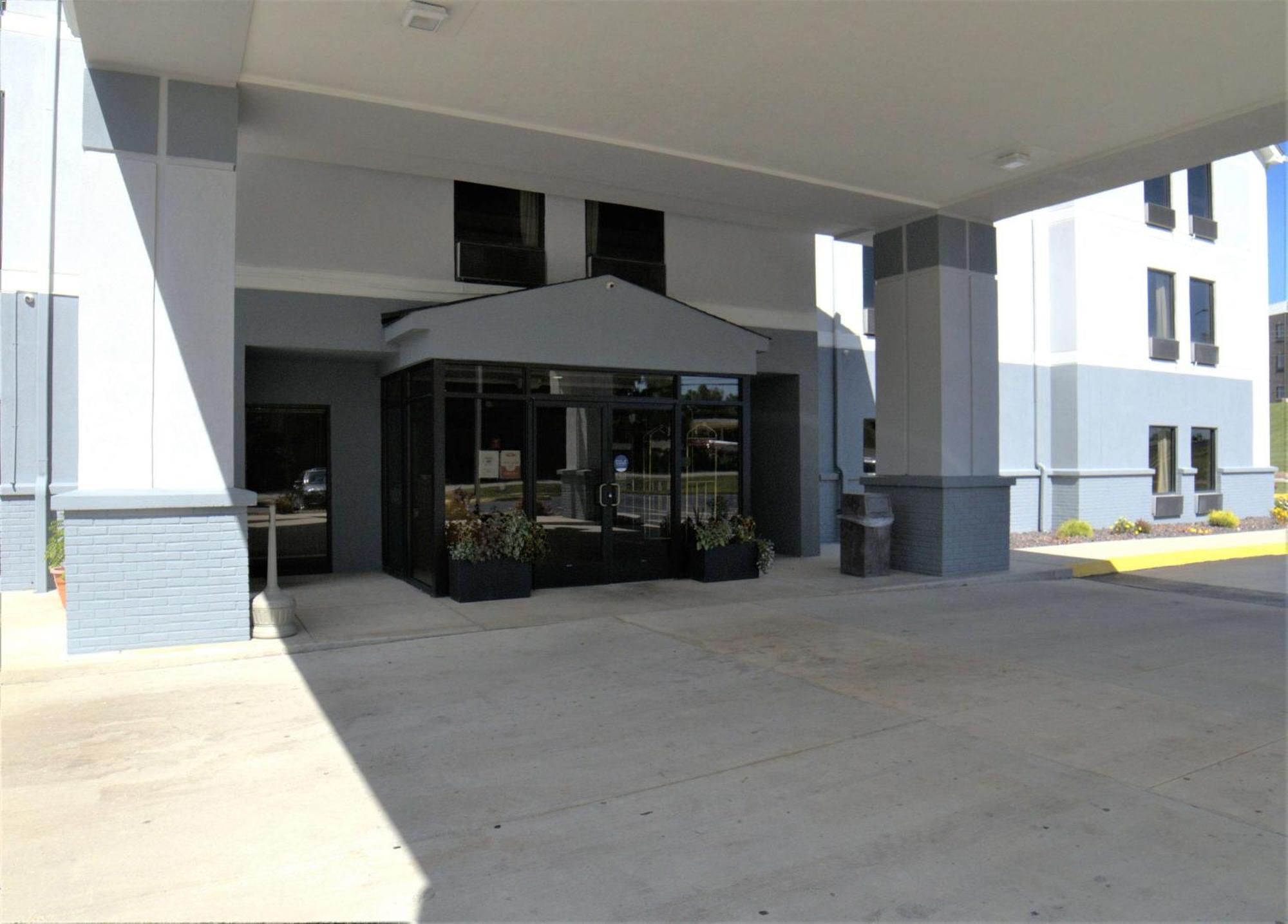 Super 8 By Wyndham Crossville Tn Εξωτερικό φωτογραφία