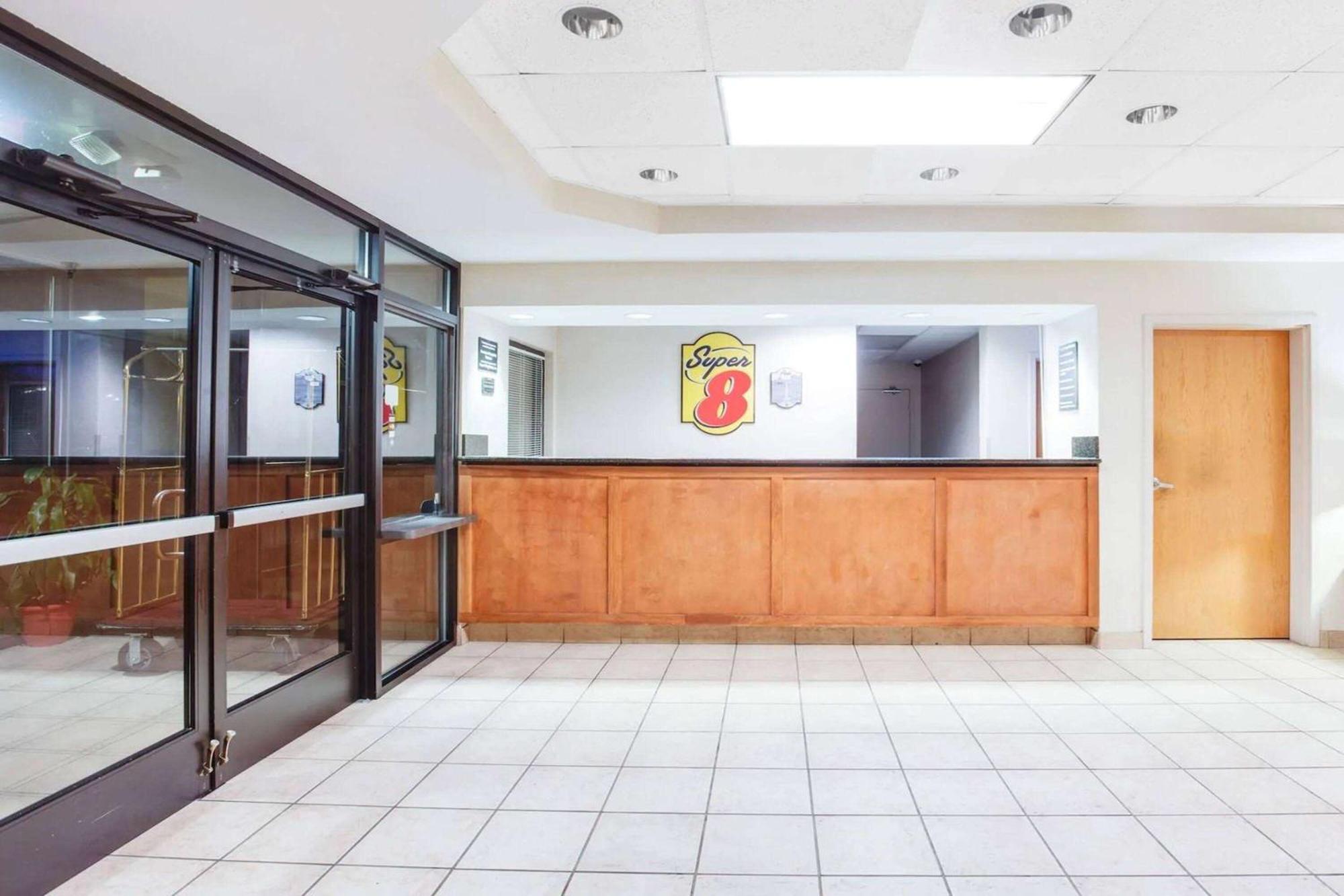 Super 8 By Wyndham Crossville Tn Εξωτερικό φωτογραφία