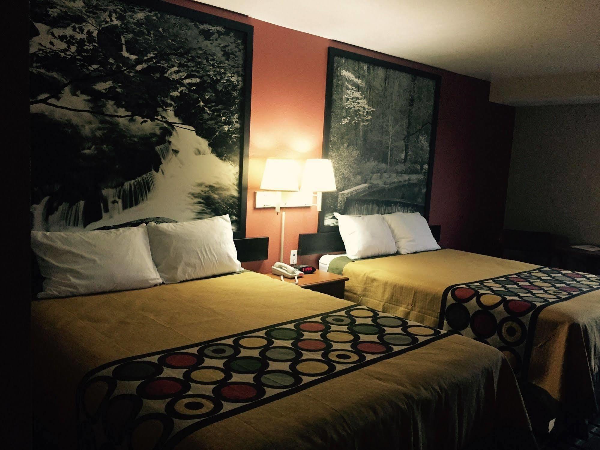 Super 8 By Wyndham Crossville Tn Εξωτερικό φωτογραφία
