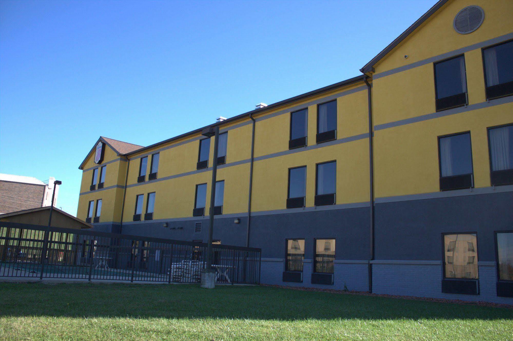 Super 8 By Wyndham Crossville Tn Εξωτερικό φωτογραφία